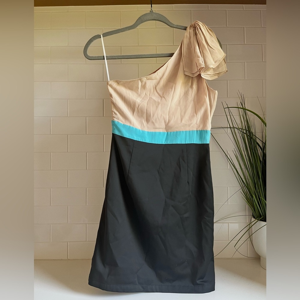Minuet size S Elegant One-Shoulder Black and Cream Dress